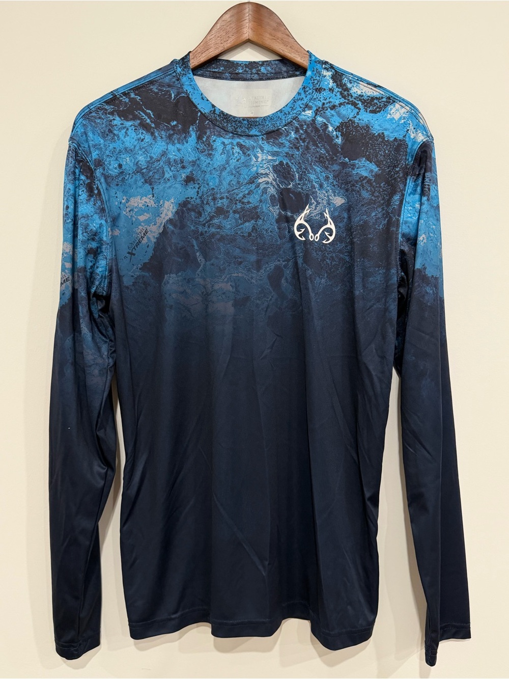 Realtree Fishing Blue Performance Long Sleeve Shirt Men’s Medium